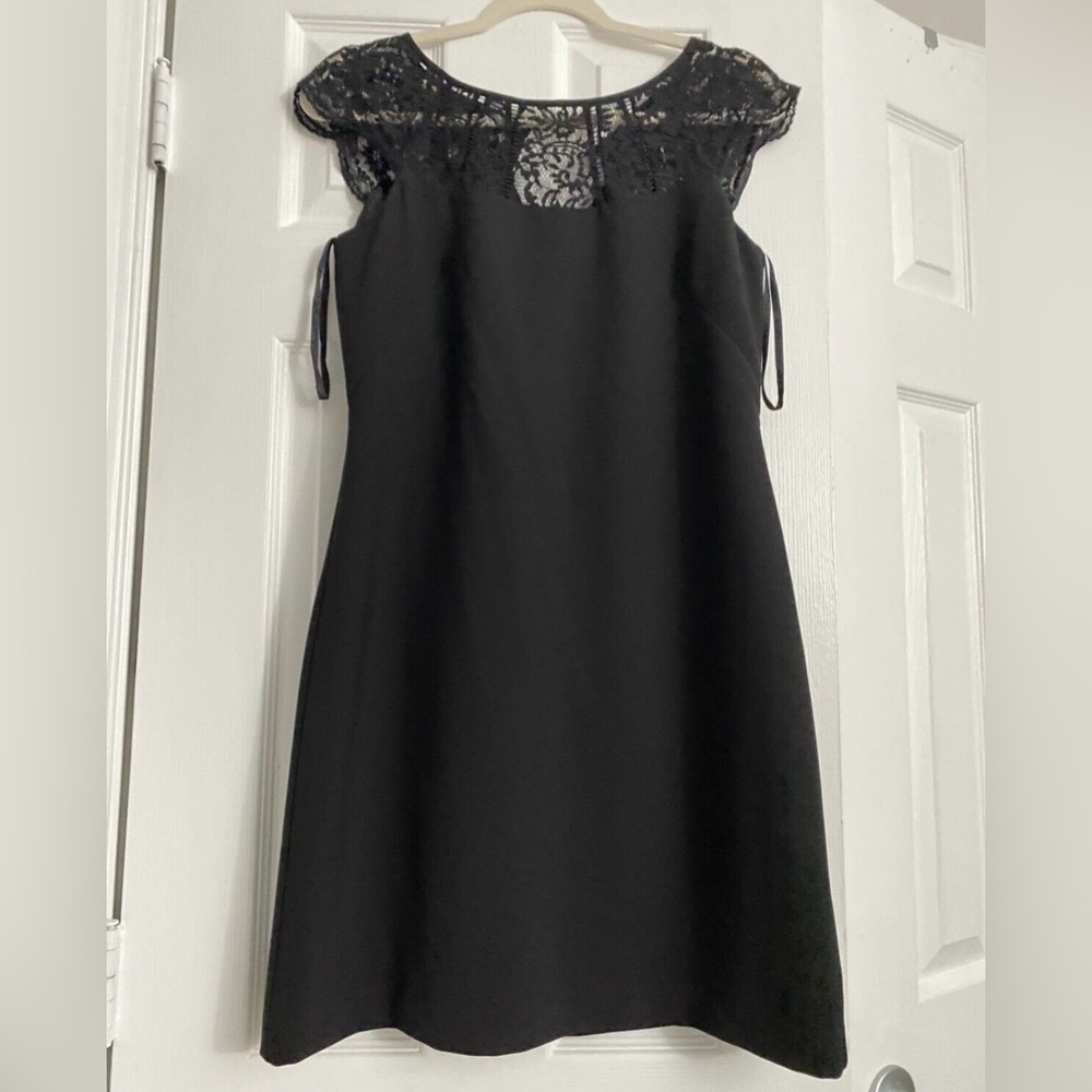 WHITE HOUSE BLACK MARKET Lace Shift Dress NWOT Size 2
